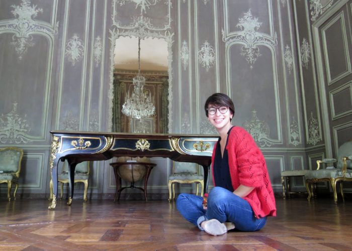 Louisa Torres dans le Salon de Musique de la Bibliothèque de l'Arsenal