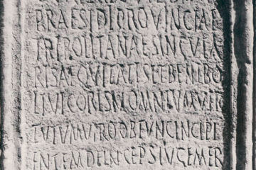 Figure 1 : Inscription honorifique pour le patron Caius Valerius Vibianus, 303. Ward-Perkins Archive, BSR (Sopr. CLM 755)