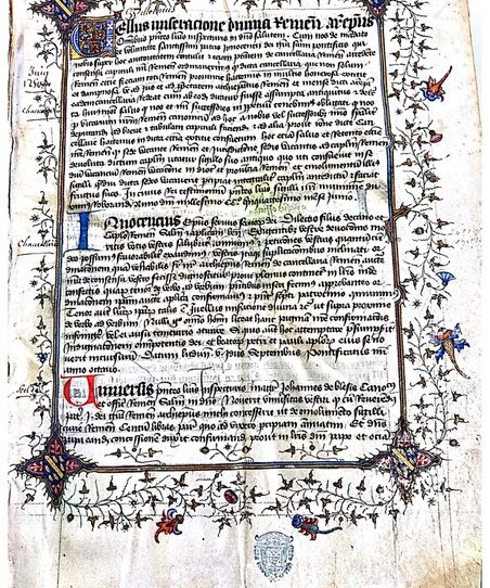 Source : Archives départementales de la Marne (AD51), Reims, 2G 1655 (cliché personnel) Premier folio richement décoré du cartulaire E du chapitre et contenant les armes de l’archevêque de Reims, Simon de Cramaud. Manifestement copié en plusieurs temps du XIIIe au XVe siècles, ce codex a appartenu à l’archevêque Simon de Cramaud, ce qui en fait un témoin de relations directes entre le chapitre et l’archevêque, y compris sur le plan archivistique. 