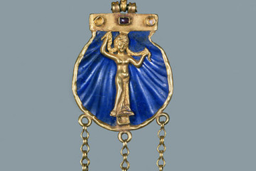 Pendentif Vénus : Collier avec Aphrodite Anadyomène, vue du pendentif, Dumbarton Oaks Collection, Washington, BZ.1928.6.